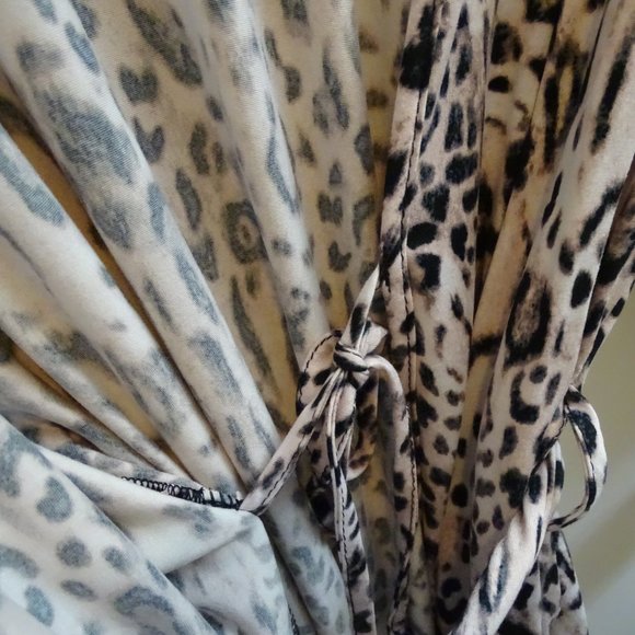 Secret Treasure Leopard Robe L-XL NWOT - Picture 4 of 6